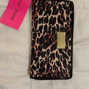 Leopard Print Wallet with Gold Zipper